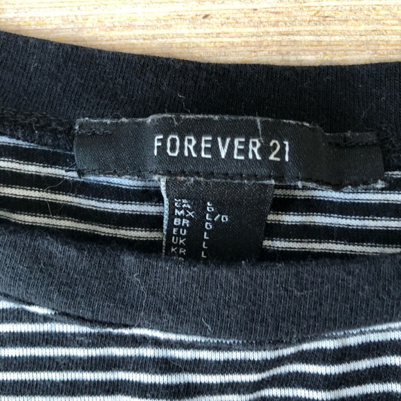 Striped crop - Picture 2 of 2